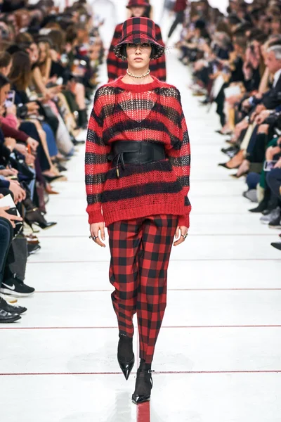 Look 18